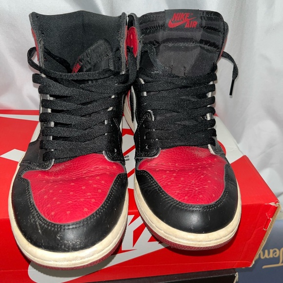 Nike Air Jordan 1 Retro High OG 'Bred Toe', - Picture 3 of 4